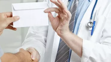 Medicii din spitalele de stat nu au voie, în mod oficial, să primească de la pacienți donații sau plăți suplimentare