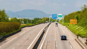 Autostrada Soarelui cu bucluc: O familie din Franța și-a uitat fetița de 3 ani într-un popas din apropiere de Loriol, în drum spre plajă