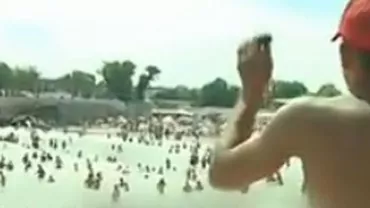Tragediile se ţin lanţ pe litoral: Un bărbat a murit înecat în Olimp în încercarea de a-și salva nepoata (VIDEO)