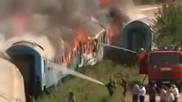 O locomotivă a luat foc: Circulația feroviară între Simeria şi Petroşani se desfășoară cu întârzieri (VIDEO)