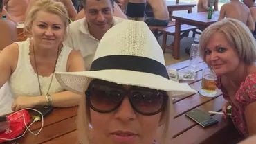 Elena Udrea și-a petrecut sâmbăta la Băile Boghiș, alături de prieteni, printre care și unul din liderii PMP (FOTO)