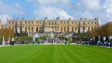 Franța: Una dintre clădirile Castelului Versailles ar putea deveni hotel