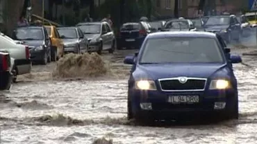 Traficul pe DN 1 Ploiești-Brașov este îngreunat din cauza unei ploi torențiale