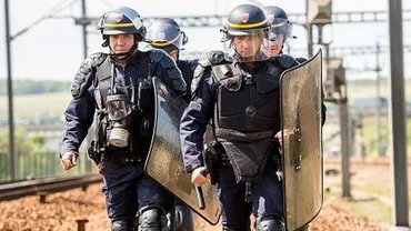 Londra: Polițiști britanici urmează să fie mobilizați la Calais, pentru a ajuta autoritățile franceze în lupta împotriva traficanţilor de imigranţi