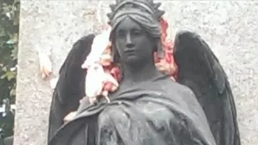 Un monument evreiesc din Londra a fost ”atacat” cu carne crudă (FOTO)