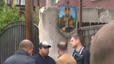 Oamenii îi aduc un ultim omagiu polițistului ucis de afaceristul turc: MAI va suporta toate cheltuielile ce țin de înmormântare (VIDEO)