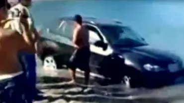 Un polițist a fost lovit de o mașină pe o plajă din Mamaia. Șoferul a fost reținut și s-a ales cu dosar penal pentru ultraj (VIDEO)
