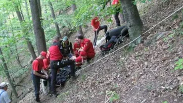 Un turist a murit după ce a căzut într-o râpă din Munții Piatra Craiului, în timp ce făcea o poză