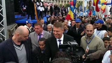 Dan Andronic: Treziți-l pe Klaus Iohannis! Cum a reușit un președinte ales cu un vot covârșitor să fie huiduit de oameni în primul an de mandat