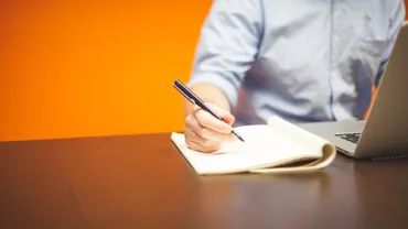Angajat vs. antreprenor: Cum e mai bine să îți dezvolți o carieră?