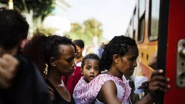 UNICEF: O treime dintre imigranții care tranzitează zilnic Macedonia sunt femei și copii