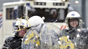 Proteste violente ale fermierilor la Bruxelles: Protestatarii, nemulțumiți de prețurile scăzute la unele alimente