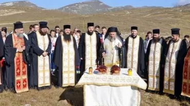 Preoții au ajuns "agenți de vânzări" ai Bisericii: 60 de preoți din Bacău, sancționați că n-au vândut suficiente lumânări