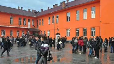 Cluj Napoca: Elevii unui liceu încep cursurile în altă locație pentru că lucrările de reabilitare sunt departe de a se încheia