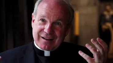 Cardinalul Schönborn: O relație gay stabilă e mai bună decât una temporară. Biserica trebuie să-i însoțească pe oameni, nu să se uite prima oară în dormitorul lor