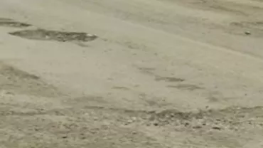 Un drum județean a început să se strice înainte de inaugurare. Firma de construcții a refuzat să remedieze problema și a dat în judecată CJ Botoșani pentru a-și primi restul de bani pentru lucrare