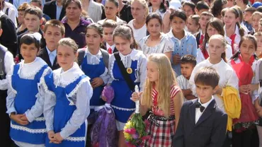 Peste trei milioane de elevi și preșcolari încep școala. Aproximativ 800 de clădiri ale unităţilor de învăţământ sunt în curs de renovare