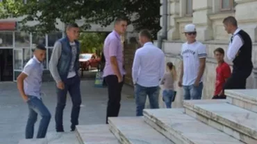 Duba în care violatorii din Văleni erau transportați la Curtea de Apel Iași a fost implicată într-un accident