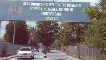 Un panou la frontiera bulgaro-turcă îi întâmpină pe imigranți: "Nu e de muncă, nu sunt bani, Nu e niciun viitor. Așa că puteți să vă întoarceți. Mulțumim!"