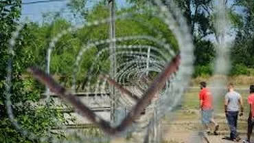 Ungaria şi-a sigilat graniţa cu Serbia și a înăsprit legislația contra imigrației ilegale. Traversarea ilegală a frontierei se pedepsește cu 3 ani de închisoare