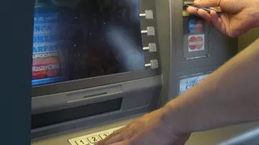 Comisioanele, sursă de câștiguri pentru bănci. Unele taxează și simpla afișare a soldului (FOTO)