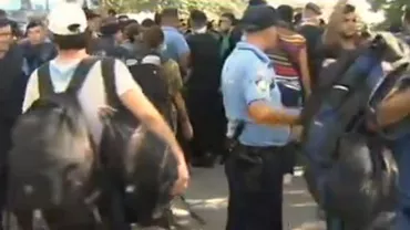 Tensiuni la granția dintre Serbia și Croația: Sute de refugiați au intrat cu forța în Croația (VIDEO)