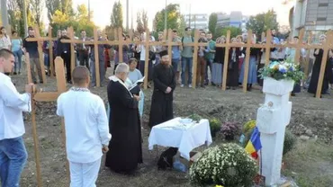 Protest în Capitală față de construirea controversatei Moschei: 500 de cruci sfinţite au fost aduse pe locul unde se va ridica lăcaşul de cult (VIDEO)