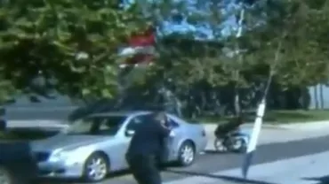 Un bărbat de culoare, aflat într-un cărucior cu rotile, este împușcat de polițiști în momentul în care duce mâna la buzunar (VIDEO)