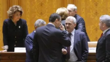 După 10 ani cu Traian Băsescu la putere, azi ne găsim în situaţia unui stat anesteziat şi a unei vieţi politice cam liniare: Klaus Iohannis, sub așteptările românilor, Ponta, fără legitimitate, izolat și nervos