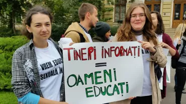 Apelul pentru introducerea educației sexuale în școli s-a lăsat cu legitimări și avertismente la Ministerul Sănătății