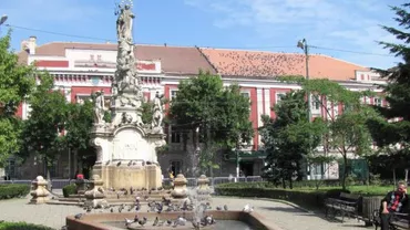 Statuia Libertății din Timișoara, păzită cu ultrasunete împotriva porumbeilor. Dispozitivele s-au dovedit a fi un total eșec chiar din ziua inaugurării