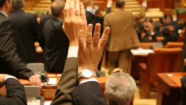 Deputații își anunță prezența prin sistemul electronic: "Trebuie să arătăm cetăţenilor că venim la treabă"