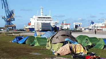 Număr record de imigranți la Calais. Aproape 6.000 de persoane staționează în tabăra franceză