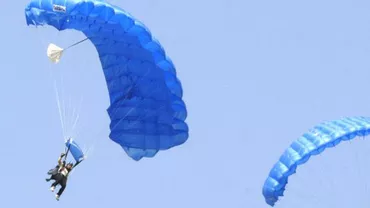 Răsturnare de situație în cazul instructorului de parașutism: După 40 de minute de resuscitare, medicii l-au readus la viață (VIDEO)