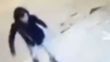 Imagini haioase cu un hoț lipsit de talent şi iscusinţă: "S-a străduit", nu a reușit și a fugit  (VIDEO)