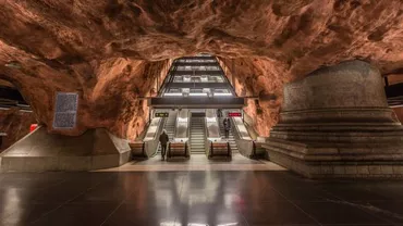 Galeria de artă din subteran: Metroul din Stockholm oferă o călătorie prin cinci decenii de istorie a artei europene (FOTO)
