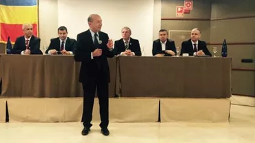 Congresul PPE: Traian Băsescu, întâmpinat cu pâine și sare de comunitatea românească de la Madrid (FOTO)