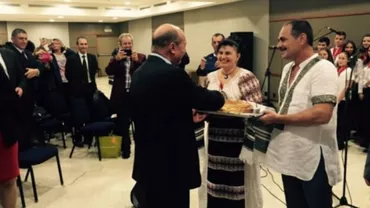 Traian Băsescu, de vorbă cu românii din Spania: Știu că nu ați plecat de bine. Sper ca într-o zi să vă întoarceți acasă (VIDEO)