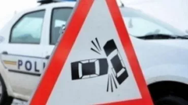 Bihor: Un tânăr de 20 de ani a murit şi alte patru persoane au fost rănite, după ce un autoturism s-a ciocnit cu un autobuz cu pasageri