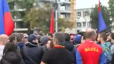 Miting al fanilor steliști. Gigi Becali: Ce, suntem în codru? Pe mine mă apără legea. Ei vor să ia echipa cu macaraua, dar eu nu le-o dau cu macaraua (VIDEO)