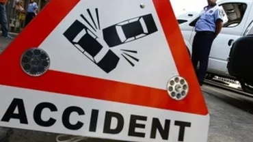 Hunedoara: O mașină a intrat în plin într-un excavator parcat pe marginea drumului. O femeie a murit