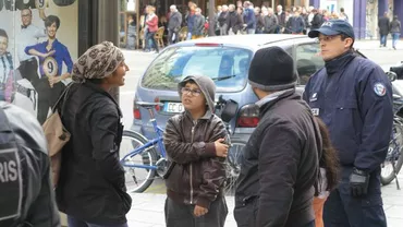 Isteria antiimigraționistă cuprinde Europa: O româncă, agresată la Paris de un francez care credea că este o refugiată de origine arabă