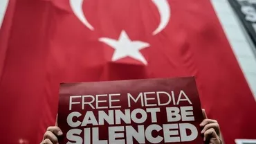 UE, îngrijorată după ce poliția turcă a descins la două televiziuni ale opoziției