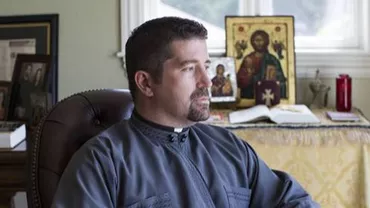 Preotul care între botezuri şi înmormântări joacă la bursă: "Cred că este un dar de la Dum­nezeu"