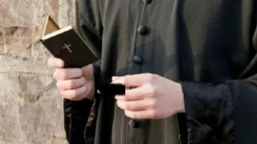 Preoţii se contrazic pe tragedia din clubul Colectiv. Unii spun că au învățat din curajul eroilor, alții spun că tragedia s-a întâmplat din cauza forţelor răului (VIDEO)