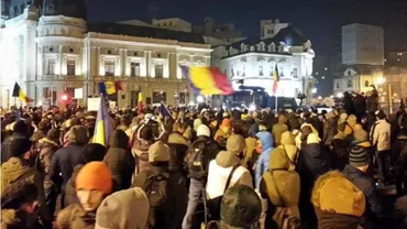 26 de ani de tristă agonie: “Dacă renunţi sau dacă nu-ţi pasă, poate nu mori tu, dar vor muri alţii. Acum, au murit în Colectiv. Este începutul schimbării, așa cum a promis strada, sau va rămâne doar o debarcare?"