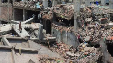 Pakistan: 18 persoane au murit și peste 100 se află printre dărămăturile unei uzine care s-a prăbușit