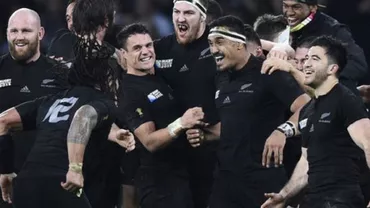 Campionii mondiali la rugby au fost întâmpinați într-un mod inedit la sosirea pe aeroport (VIDEO)