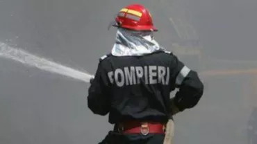 Incendiu în Capitală: Un apartament dintr-un bloc aflat în zona Pieței Romane a luat foc. Trei persoane au fost transportate la spital