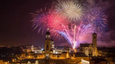Alba Iulia nu va mai avea focuri de artificii de Ziua Națională a României. Consiliul local a hotărât donarea contravalorii spectacolului pentru victimele din Colectiv